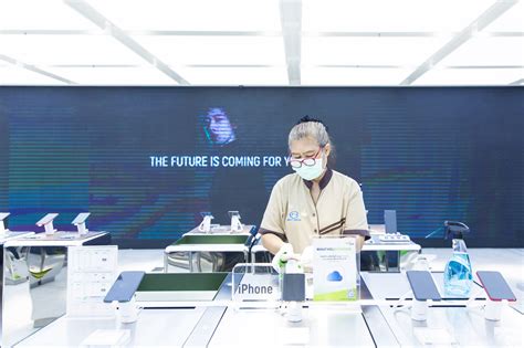 thai regulator approves advanced infos takeover  internet firm