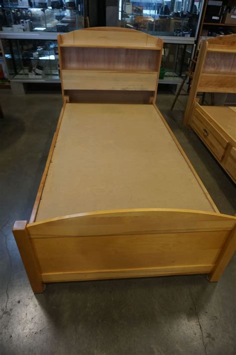 Maple Single Size Captains Bed Frame W 3 Drawers Underbed Storage And