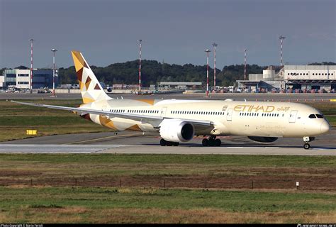 A Bmc Etihad Airways Boeing Dreamliner Photo By Mario Ferioli