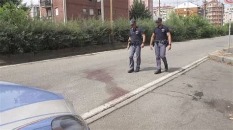 Accoltellato Nella Periferia Di Torino Muore In Strada YouTube