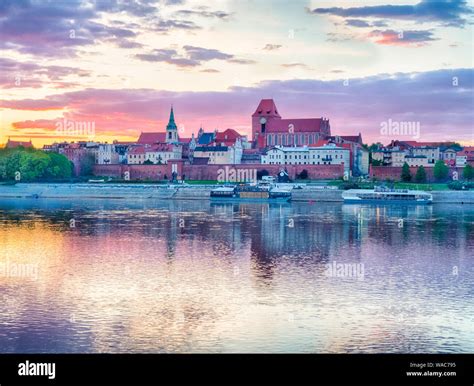 Torun polonia casco antiguo arquitectura fotografías e imágenes de alta