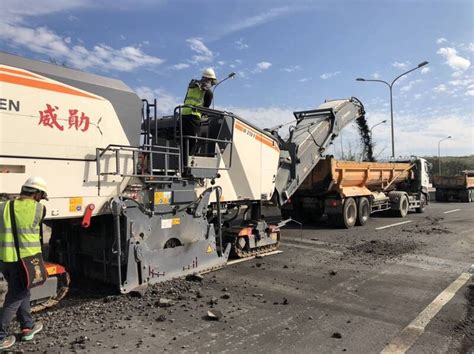 油罐車翻覆起火路面碳化 西濱北上112公里主線持續封閉搶修 社會 自由時報電子報