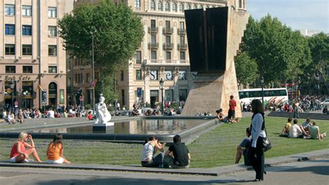 Plaça de Catalunya - Visit Barcelona