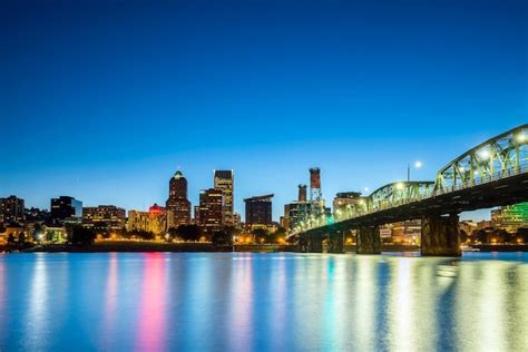 Premium Photo | Downtown portland oregon skyline at night