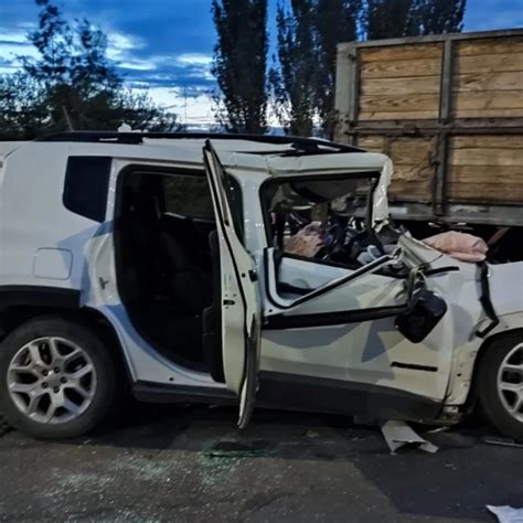 Las impactantes fotos del accidente entre una camioneta y un camión en