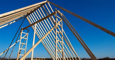 mengenal atap pelana kelebihan kekurangan material  tepat