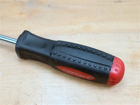 Robertson Standard Screwdriver #2 (Red) | RobCosman.com