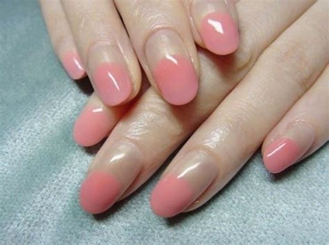 Uñas Con Diseños Minimalistas Con La Mitad De La Uña En Color Rosa Love Nails How To Do Nails