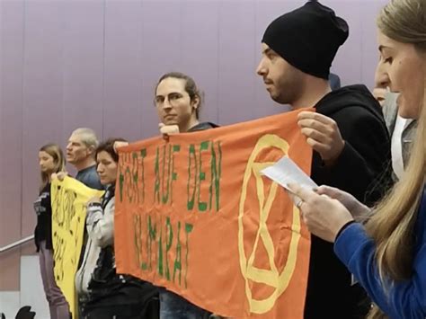 Dramatische Szenen Auf Video So Verlief Der Klimaprotest Im Landhaus