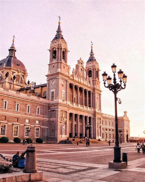 La Almudena Madrid España NOMBRE COMPLETO Santa Iglesia Catedral