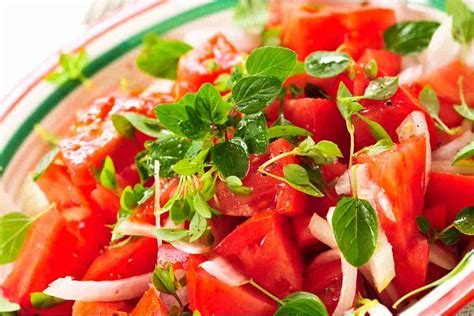 Insalata Di Pomodori Sfiziosa E Fresca Ricette Facili Buttalapasta