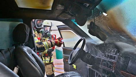 Hirschlanden Auto Ger T In Brand Landkreis Ludwigsburg