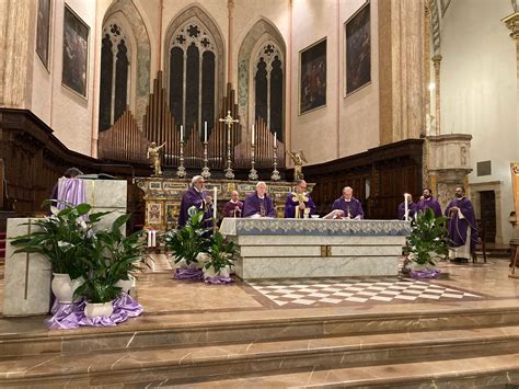 Perugia Celebrato In Cattedrale Il Primo Anniversario Della Morte Dell