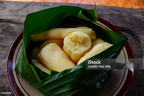 Tapai Atau Tape Atau Peuyeum Adalah Makanan Tradisional Makanan Ringan