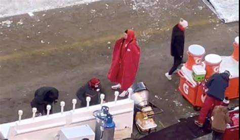 Patrick Mahomes Watches Browns-Texans Before Chiefs Game