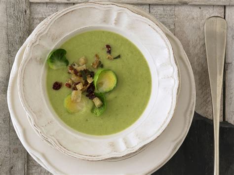 Cremige Rosenkohlsuppe Rezept EAT SMARTER