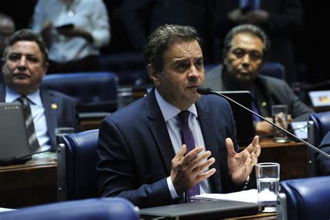 Rede e PSOL protocolam pedido de cassação de Aécio Neves no Senado