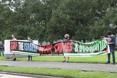 Boeing protest draws hundreds in Clear Lake