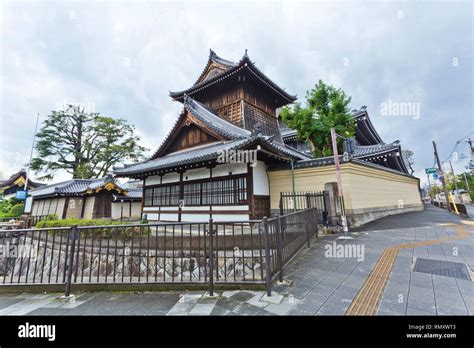 Nishi Honganji Temple In Kyoto Stock Photo Alamy