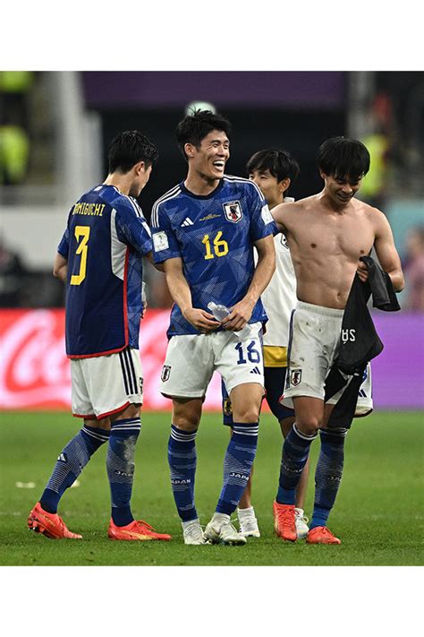 W杯中に三笘薫の一瞬映ったバキバキ美腹筋に女子悶絶 「惚れた」「脱いだらスゴイ」 The Answer