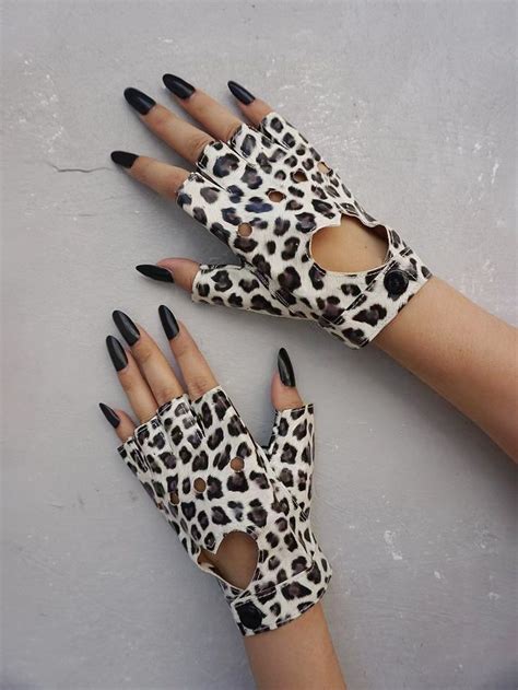 Leopard Pattern Heart Detail Gloves Leopard Pattern Leather