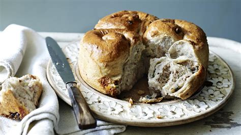 Roquefort and walnut loaf recipe - BBC Food