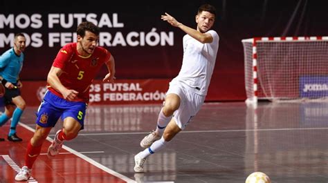 El bético Éric Pérez convocado por España para preparar el Mundial de