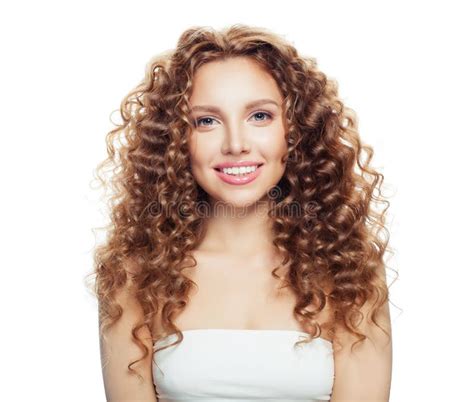 Donna Bionda Con I Capelli Ondulati Ed Il Trucco Di Permed Fotografia