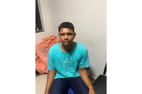 Jovem Preso Em Flagrante Comprimidos De Ecstasy Correio De