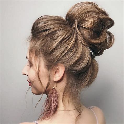 Pièce de cheveux chignon désordonné long ondulé ébouriffé chignon