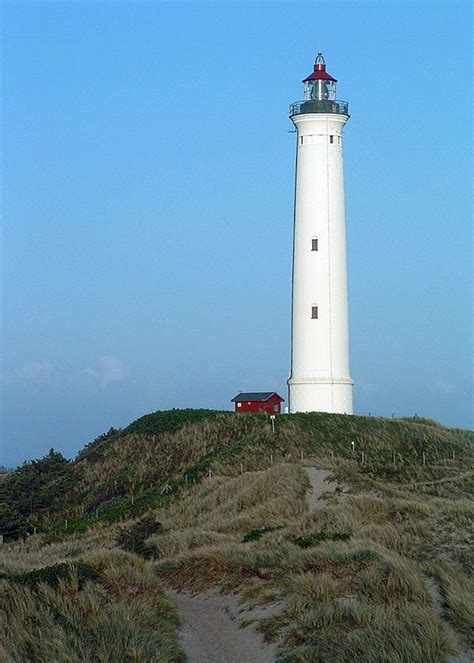 Lyngvig Fyr mod den flotte blå himmel My HvideSande Billeder