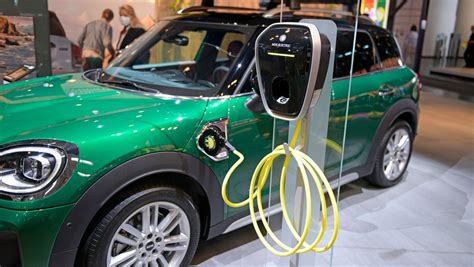 Elektroautos Und Hybrid Modelle Zulassungen F R Neuwagen Steigen Stark