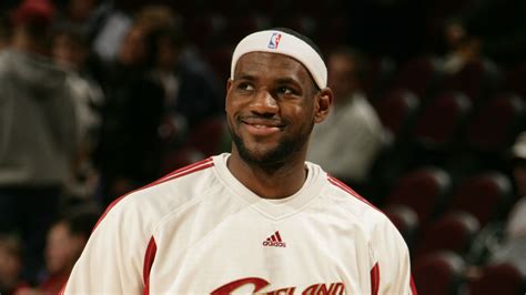 El único Partido En La Carrera De Lebron James Que Salió Desde El Banquillo Sporting News Spain