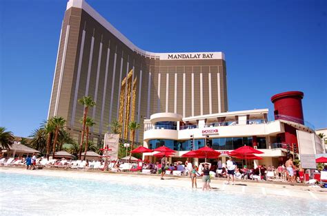 Pool Area Casino Bar And Grill At Mandalay Bay Resort Las Vegas ...