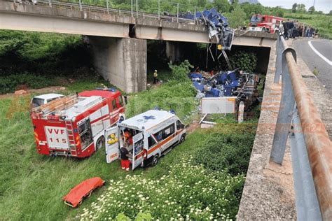 Grave Incidente Nell Avellinese Tir Vola Gi Dal Viadotto Dopo Un