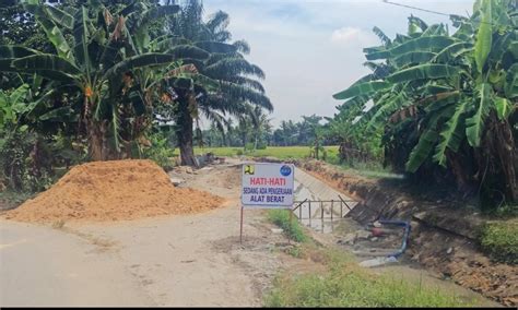 Tanpa Plang Proyek Pembangunan Drainase Sungai Desa Sei Buluh Milik