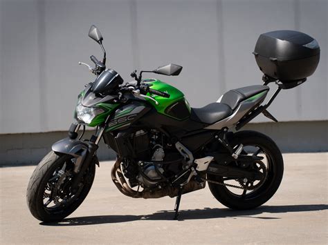 Купить б у Kawasaki Z 650 инжектор 6 передач в Москве зелёный naked bike 2019 года на Авто ру