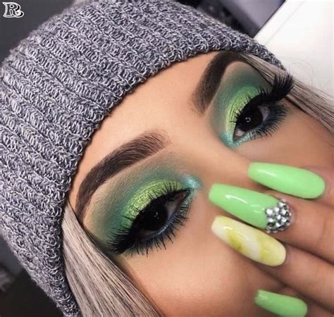 12 Festive Christmas Makeup Ideas Ecemella Green Makeup Green