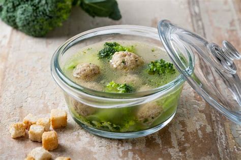 Caldo con albóndigas y brócoli Recetas Gallina Blanca