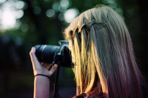 Hd Wallpaper Women S Blonde Dyed Hair Macro Photography Of Woman Hold