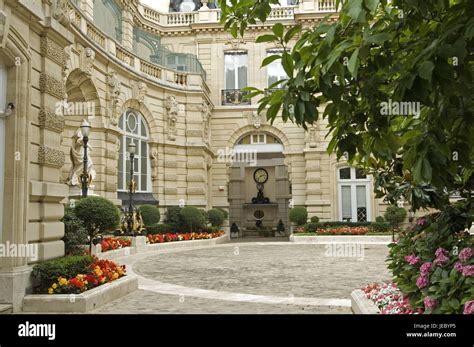 France, Paris, Parc Monceau, hotel Meunier, facade, inner courtyard ...