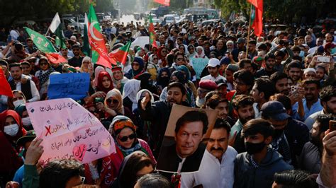 Thousands Of Khan Supporters Block Highways To Protest Pakistan S