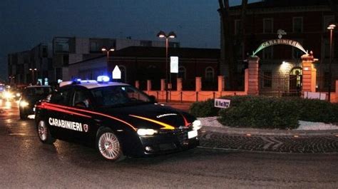 Inseguiti Speronano Lauto Dei Carabinieri E Feriscono Un Militare