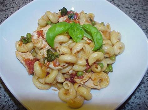 Pasta Mit Tomaten H Hnchen Sugo Rezept Kochbar De