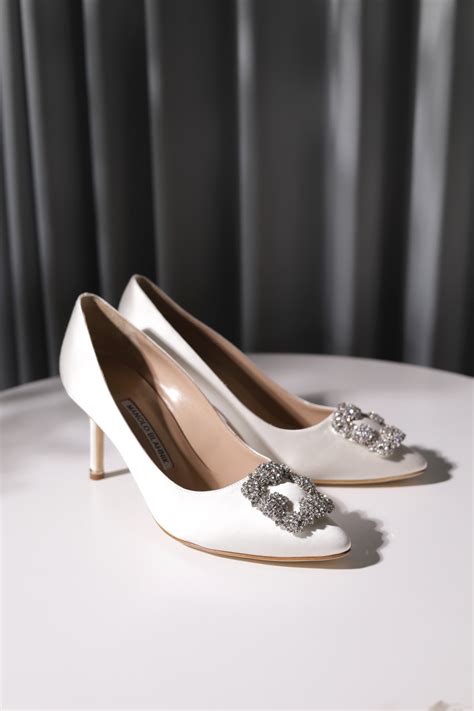 Manolo Blahnik Hangisi Cm Pumps In Light Cream Satin With White