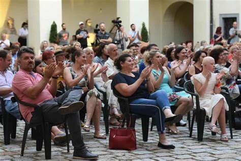 Bogato Ljeto U Gradu Zrinskih Danas J R August Sutra Predstava