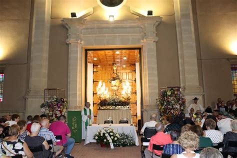 La devoción por la Virgen de la Salceda y los coches antiguos llenan