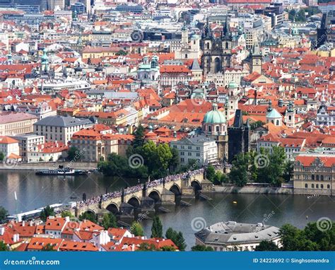 Opini O De Olho De P Ssaro Da Ponte De Charles Em Vltava Pragu Foto De