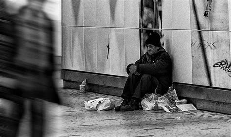 pourquoi le pauvre est il devenu lennemi designe de la republique