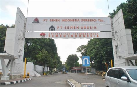 Universitas Internasional Semen Indonesia UISI Bantu Warga Kelola